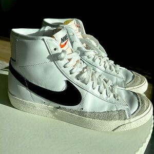 NIKE BLAZER MID '77 VINTAGE WHITE / BLACK - Men’s 9 - Like NEW
